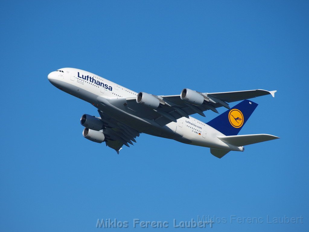 Lufthansa Airbus A 380 zu Besuch Flughafen Koeln Bonn P094.JPG